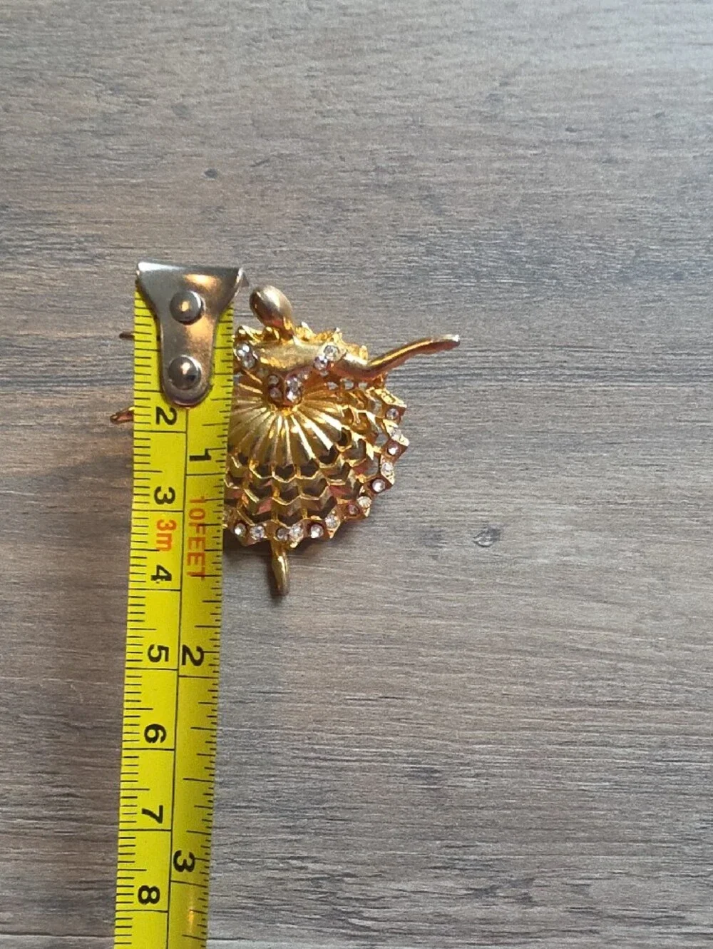 N/A elegant gold